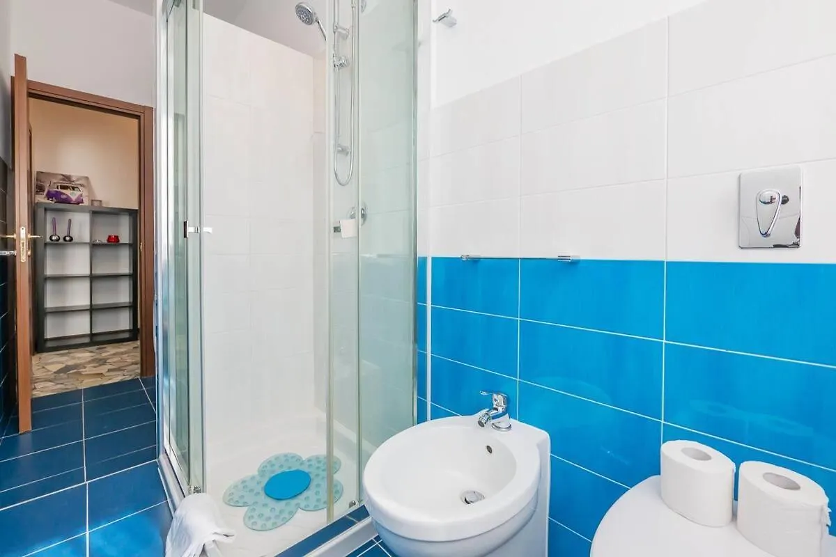 Ihost Apartment - Veneziano 8 Milano 0*,  Italia