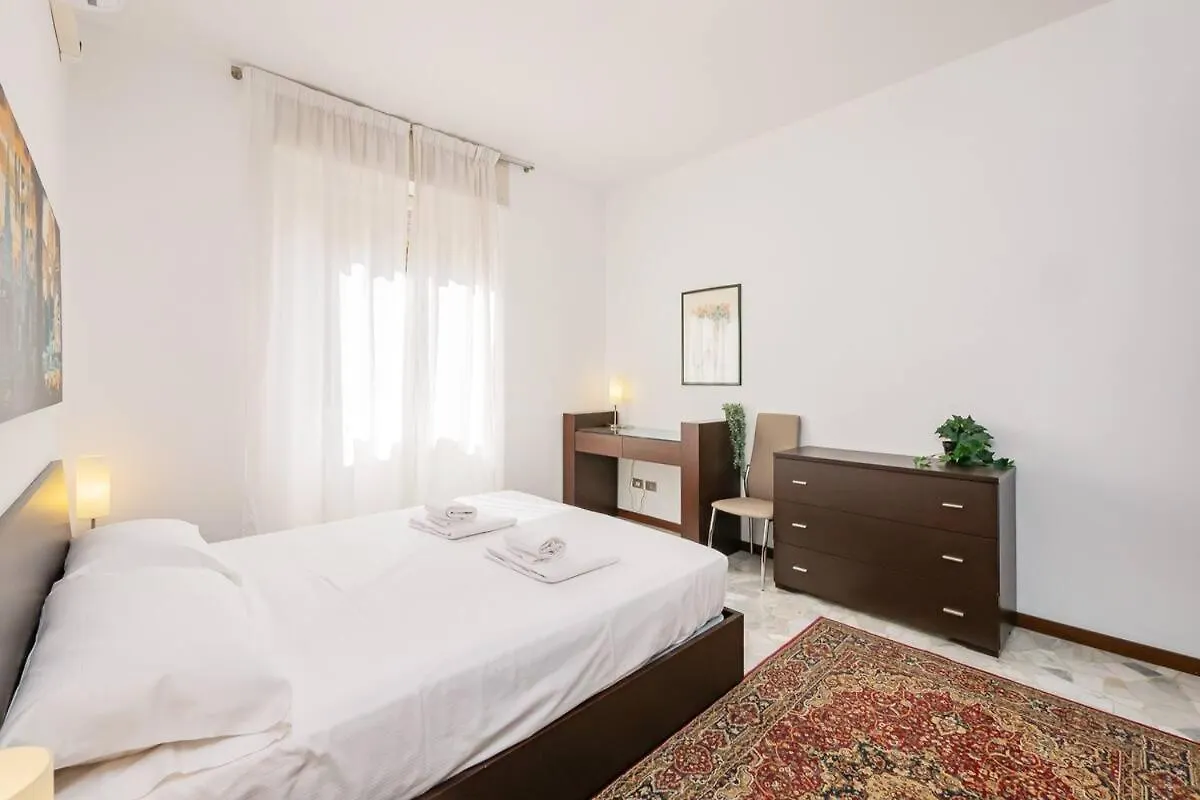 Ihost Apartment - Veneziano 8 Милан 0*,
